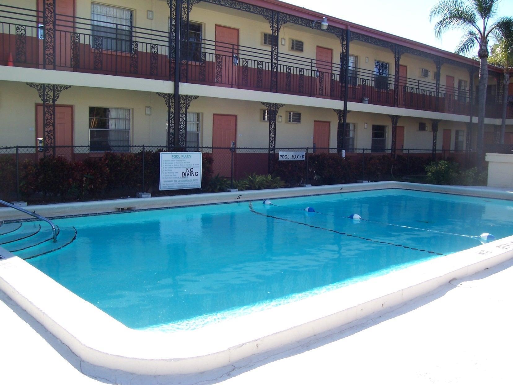 Budget Inn - São Petersburgo Exterior foto